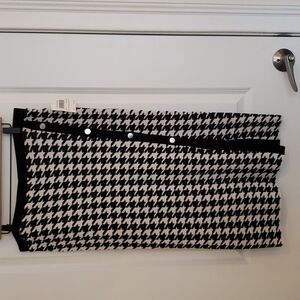 Retrology Women's Black & Ivory Houndstooth Knit Skirt - Size L